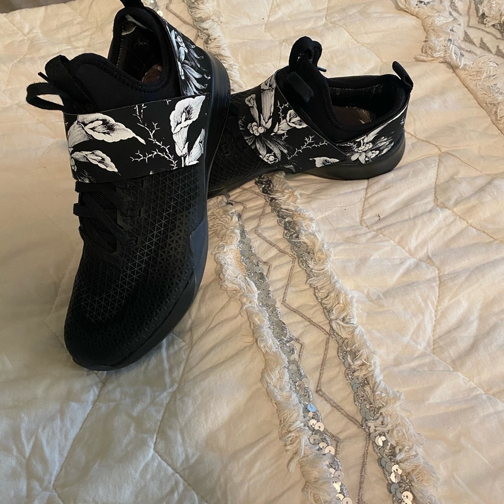 Nike Training Shoes EUC Size 7